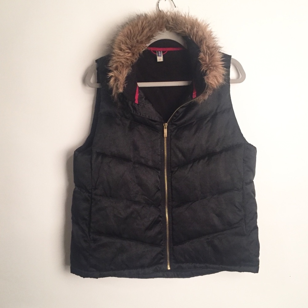 GapBody chevron Puffer Vest with Fur collar GUC L